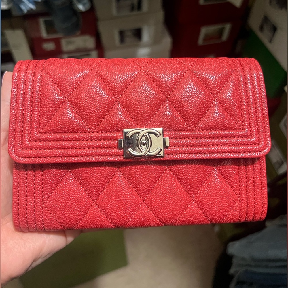 NWT Chanel caviar medium boy wallet.